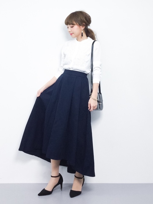 ネイビーのロングスカートならコーデに迷わない？着回し抜群23選｜MINE 