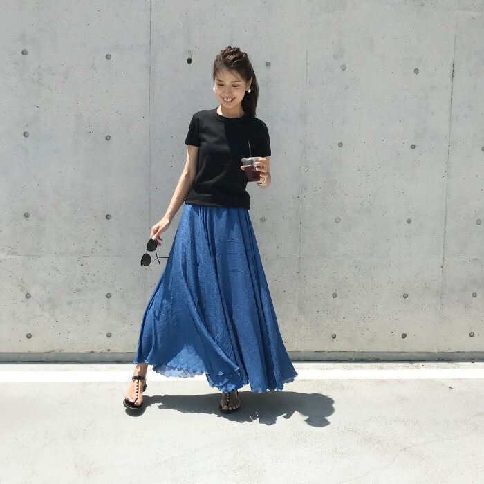 ネイビーのロングスカートならコーデに迷わない？着回し抜群23選｜MINE 