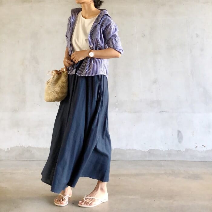 ネイビーのロングスカートならコーデに迷わない？着回し抜群23選｜MINE 