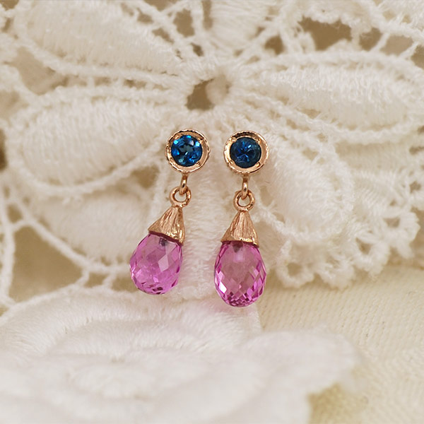 ロンドンブルートパーズ×ピンクサファイアピアス「ドロップス」 クリスマス