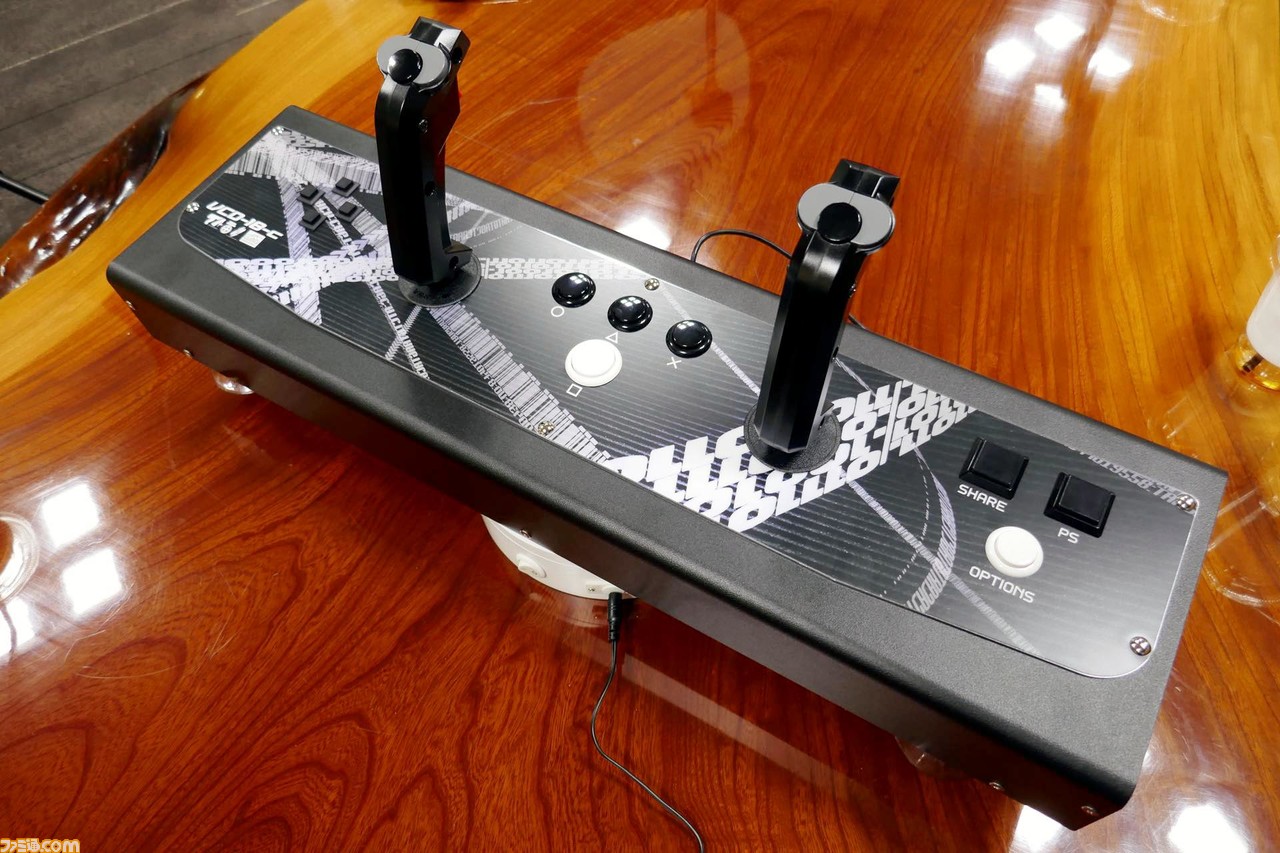 タニタのツインスティックがついに完成！ 量産モデルの実機初お披露目 