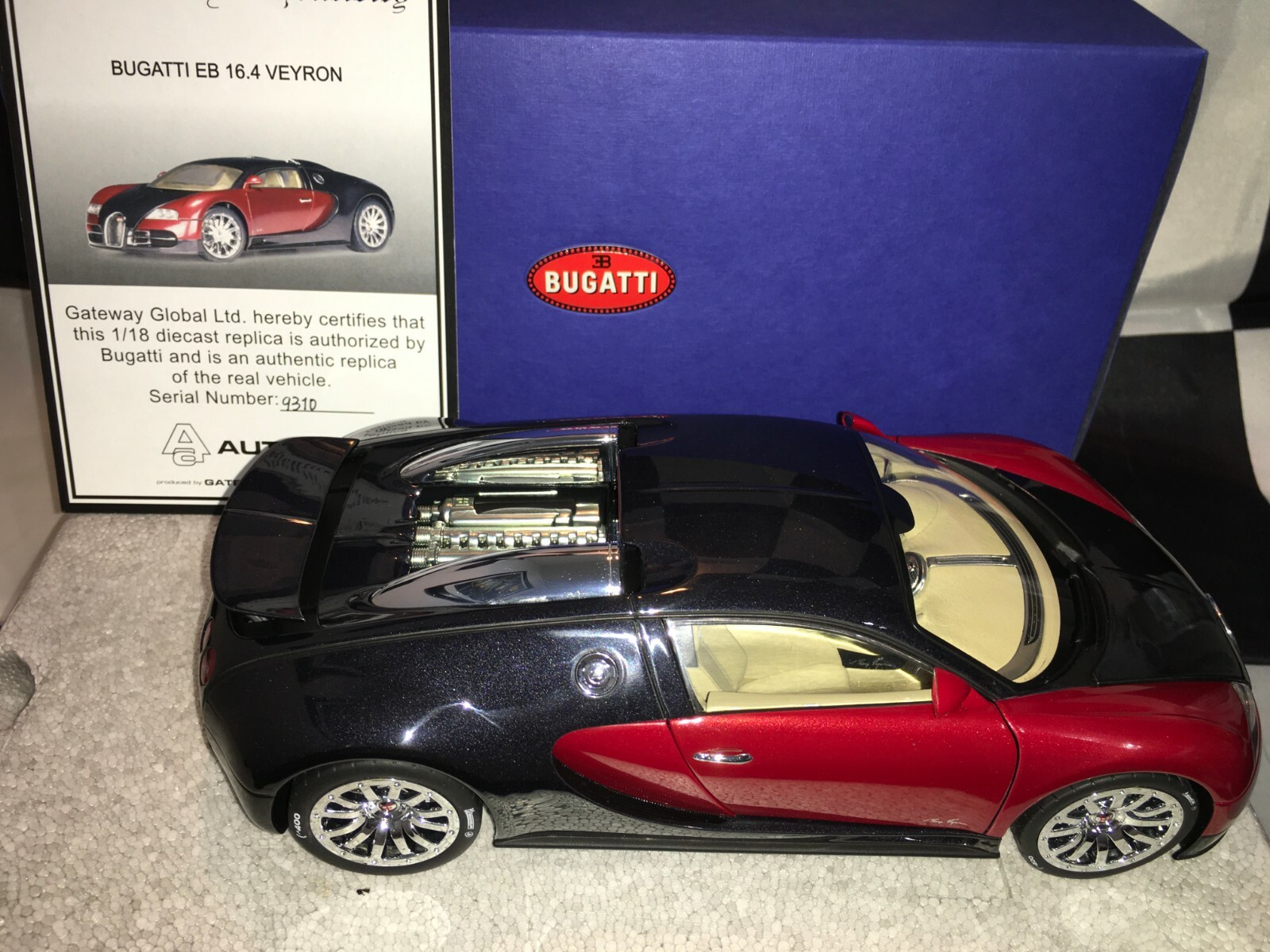 1:18 AUTOart #70901 Bugatti EB 16.4 Veyron Showcar (Black/Red 