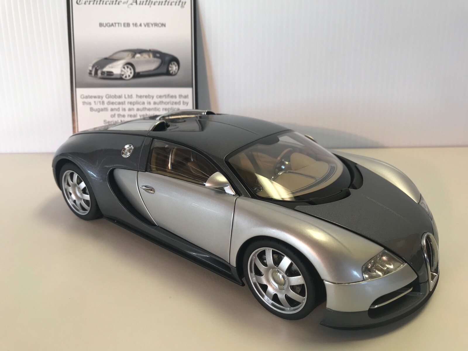 1 18 AUTOART BUGATTI EB 16.4 VEYRON SHOW CAR GREY/GREY 