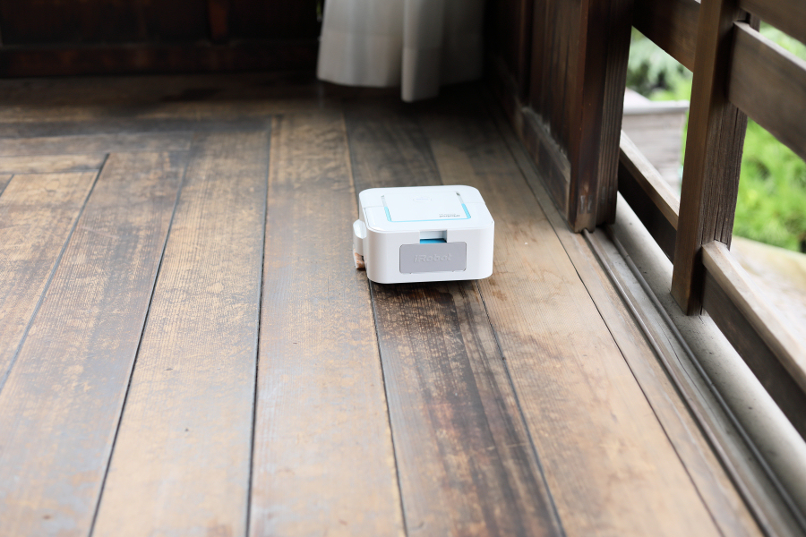 ピュッと水吹く！ 床拭きロボット「iRobot ブラーバジェット240」を 