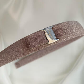 サルヴァトーレフェラガモ カチューシャ（シルバー/銀色系）の通販 100 