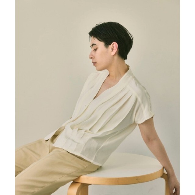 【美品】TODAYFUL ハーフスリーブタックシャツ トゥデイフル 半袖ブラウス | フリマアプリ ラクマ