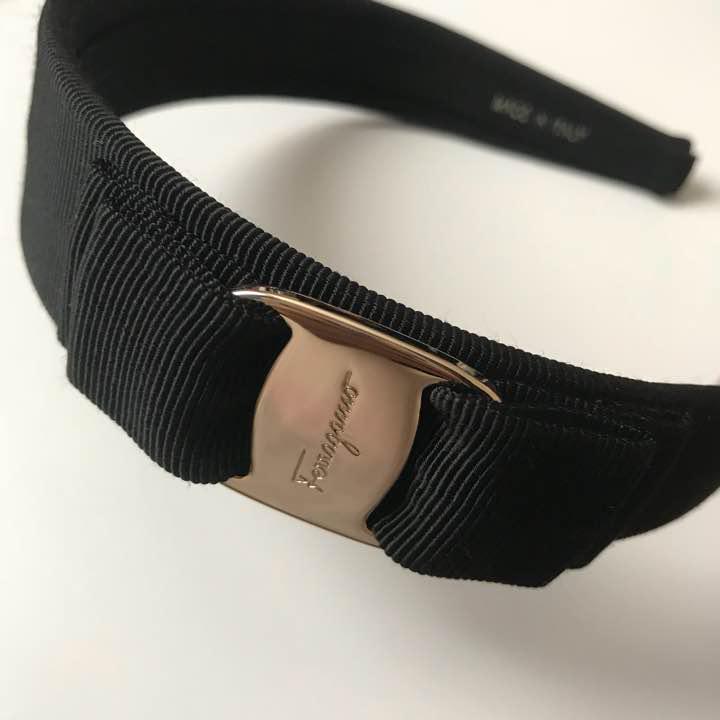 超爆安 
 フェラガモ カチューシャ ゴールド ブラック 黒 ヘアバンド/カチューシャ