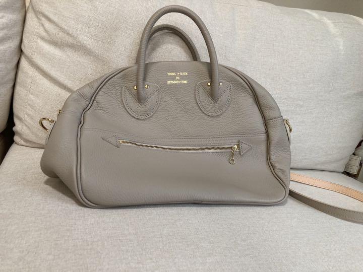 本格派ま！
 エンボスレザーショルダーバッグ　ベージュ ハンドバッグ