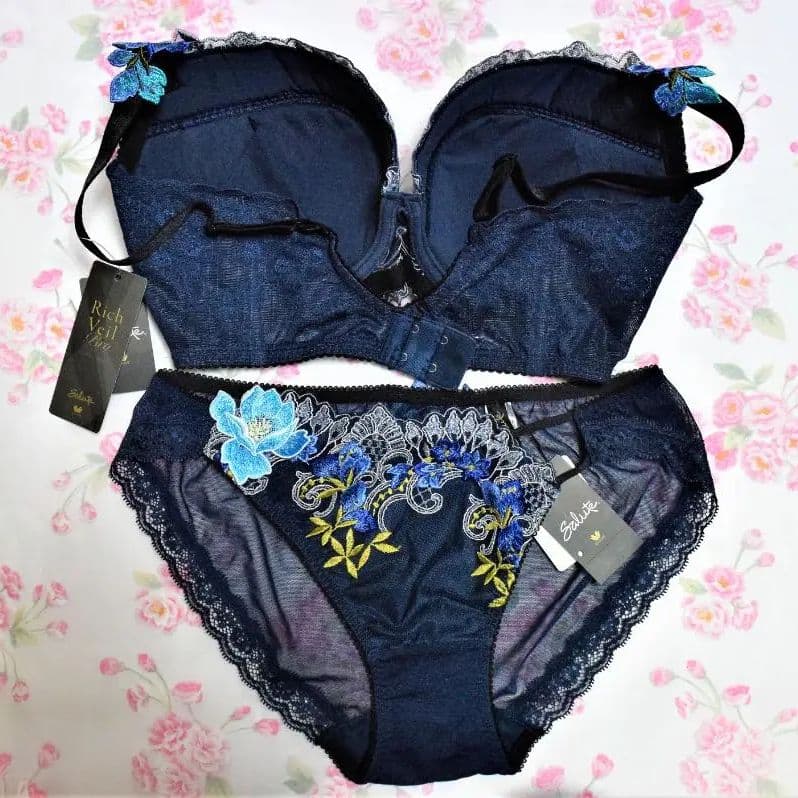 新品・タグ付き☆ワコール☆サルート☆エジプト☆ＫＯ☆Ｅ７０＆ショーツＭ　Ｒ