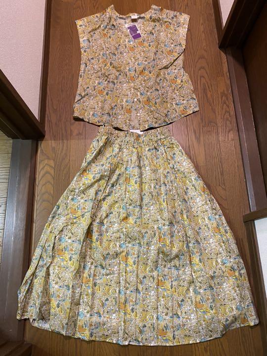 【スーパーセール】
 テチチ　セットアップ　リバティプリント　新品タグ付き　スカート　ブラウス シャツ/ブラウス(半袖/袖なし)