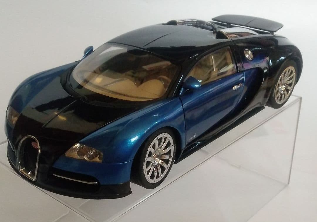 超可爱の
 オートアート 1/18 ブガッティ EB 16.4 Veyron 箱なし ミニカー