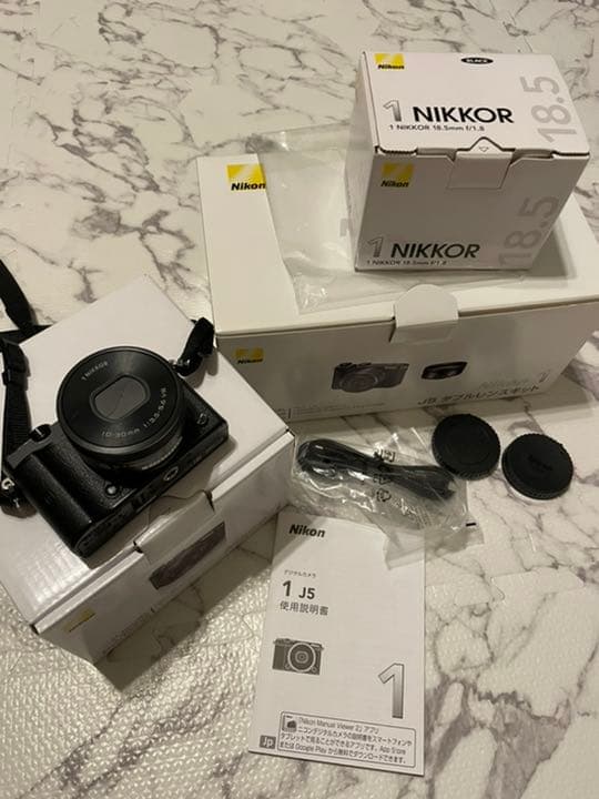 超激安
 ニコンj5 wレンズキット デジタルカメラ
