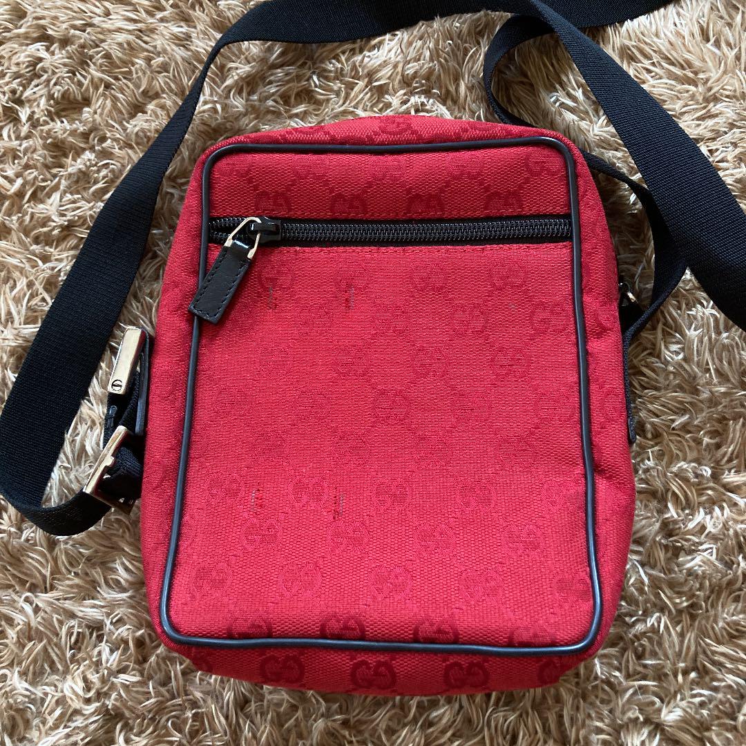 【メーカー再生品】
 思い切って値下げ　GUCCIショルダー　可愛い ショルダーバッグ