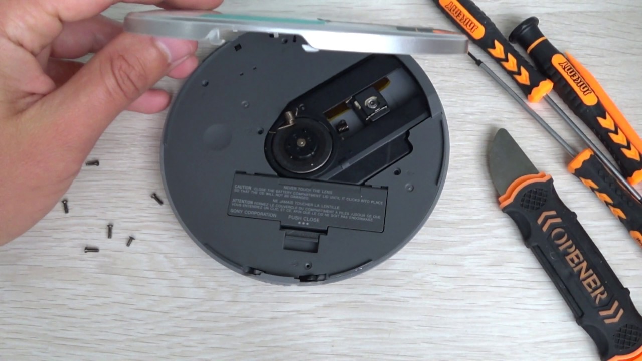 Sony walkman D-NE730 ATRAC/MP3 CD player. Unboxing. How to open.
