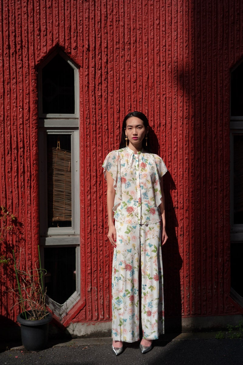 ヴィヴィアン タム〉春風と遊ぶノスタルジックスタイル | 【GINZA 