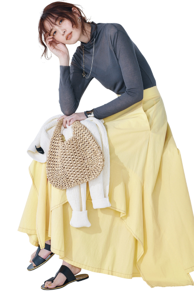 徐々に季節をシフト【春夏のスカートコーデ24選】定番カラーの着こなし 