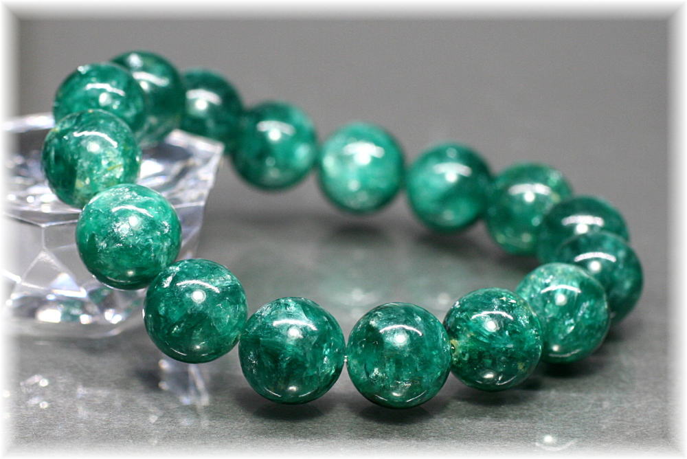 [高品質]グリーンマイカブレスレット（約13.5mm玉）