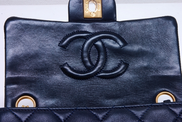シャネル ラムスキン ミニマトラッセ ココマーク チェーンショルダーバッグ ネイビー